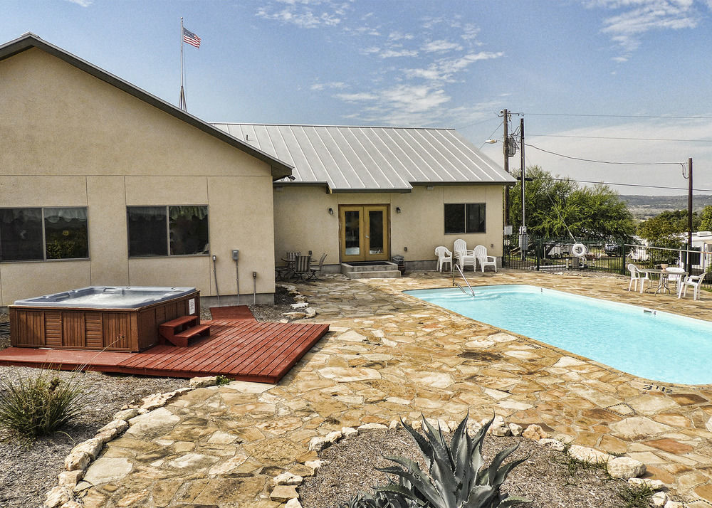 Top Of The Hill Rv Resort & Cabins Waring Bagian luar foto