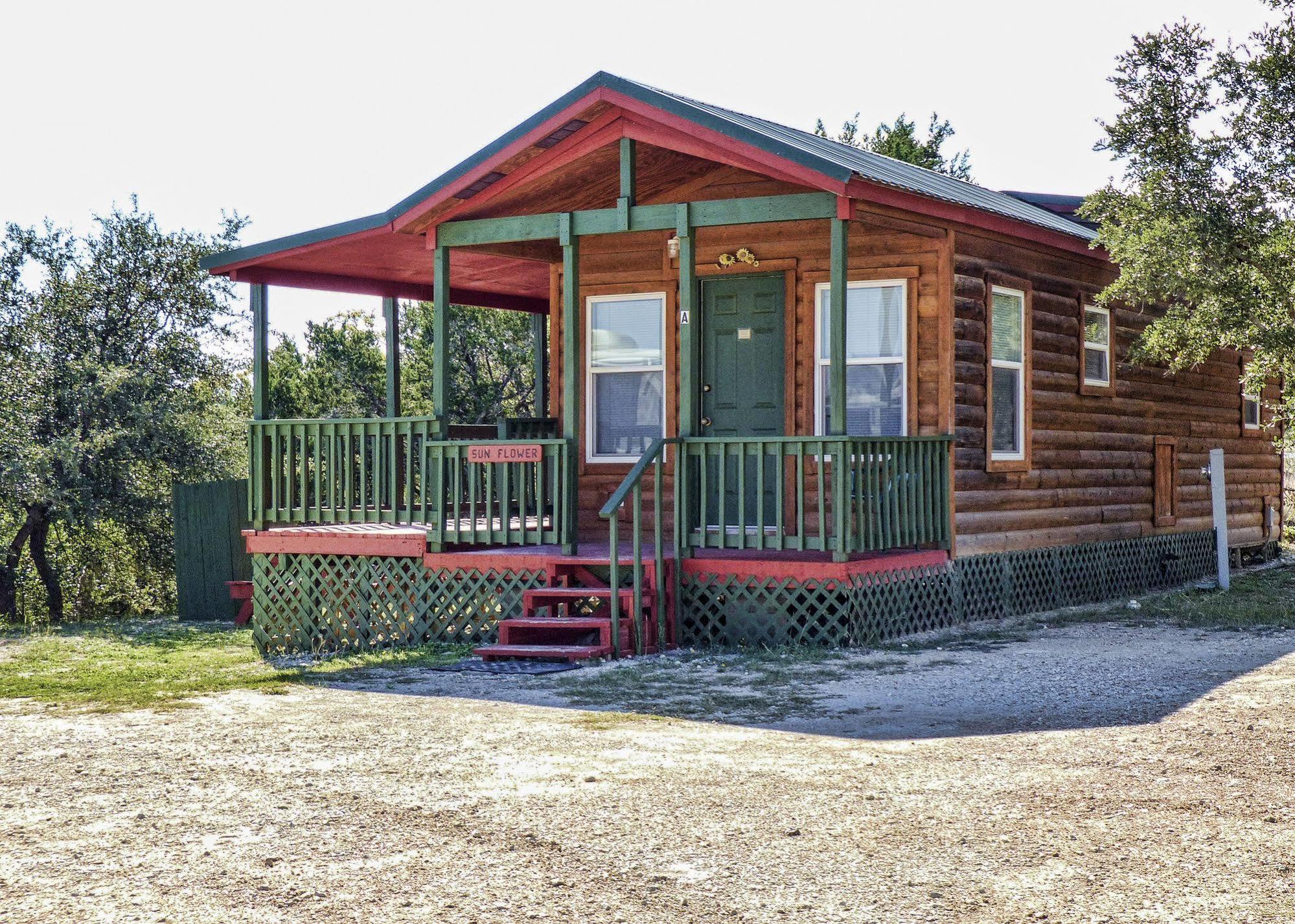 Top Of The Hill Rv Resort & Cabins Waring Bagian luar foto