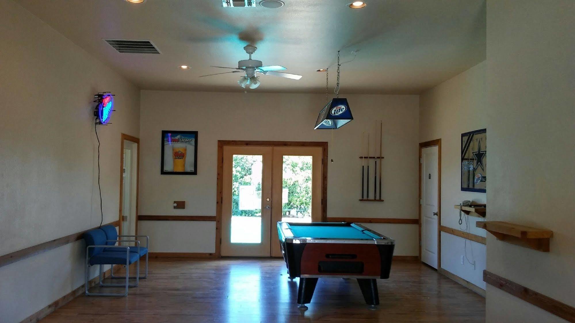 Top Of The Hill Rv Resort & Cabins Waring Bagian luar foto