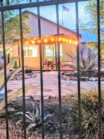 Top Of The Hill Rv Resort & Cabins Waring Bagian luar foto